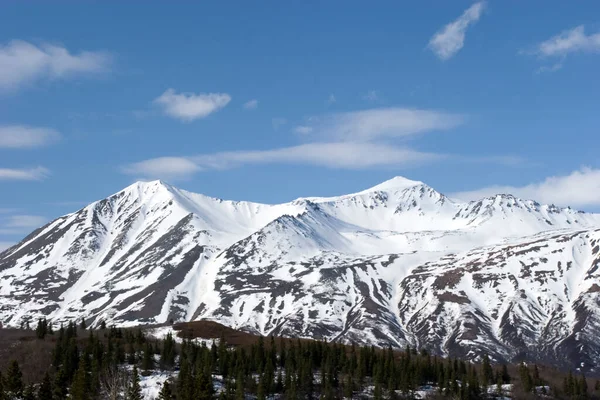 Montañas Nevadas Finales Del Invierno —  Fotos de Stock