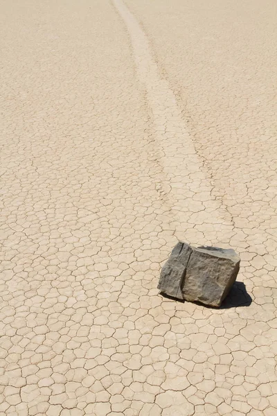 Rocas Son Movig Suelo Desértico Death Valley California — Foto de Stock