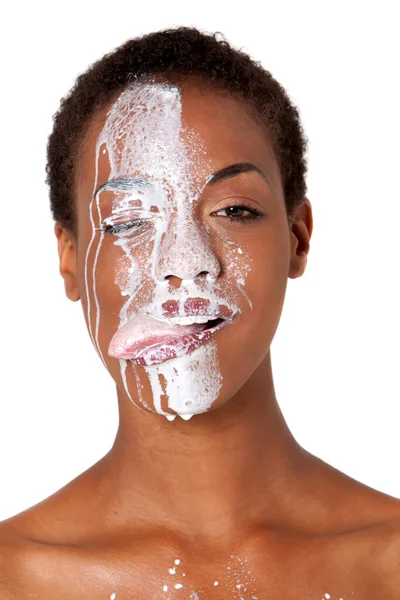 Wanita Afrika Amerika Dengan Susu Wajahnya — Stok Foto