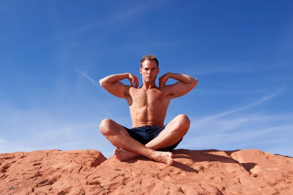 Muscular Man Meditating Red Rocks — Stock Photo, Image