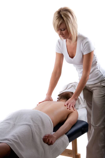Massageterapeut Som Utför Ryggmassage — Stockfoto