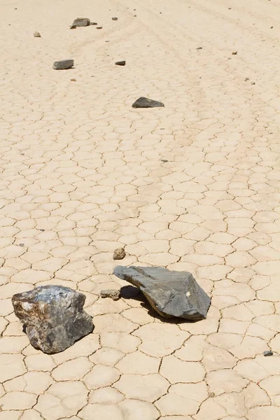 Felsen Auf Wüstenboden Kalifornischen Death Valley — Stockfoto