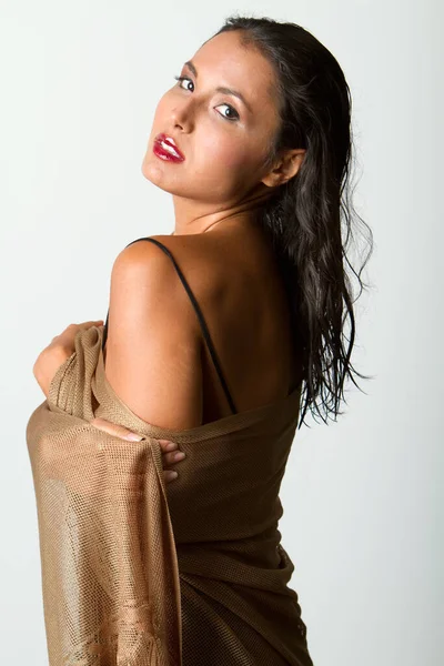 Vacker Ung Etnisk Kvinna Med Sexig Pose — Stockfoto