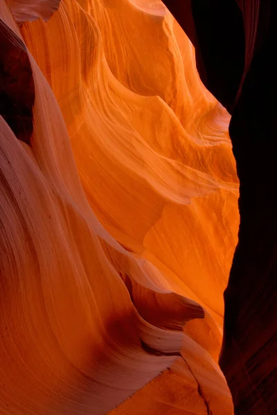 アリゾナ州の有名なアンテロープキャニオンでの砂石の形成 — ストック写真