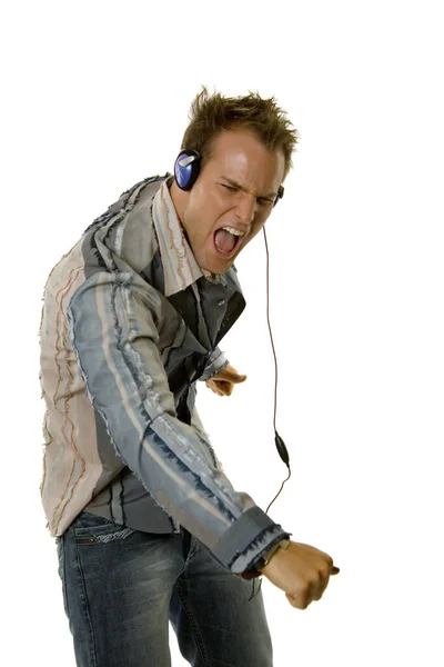 Joven Hombre Traje Casual Escuchando Música — Foto de Stock