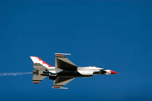 Thunderbird Volant Pour Spectacle Aérien — Photo