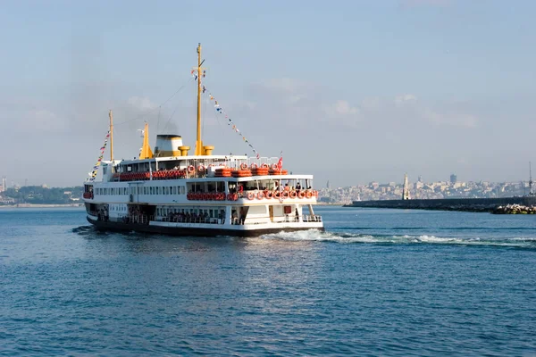 İstanbul 'da yolcu gemisi