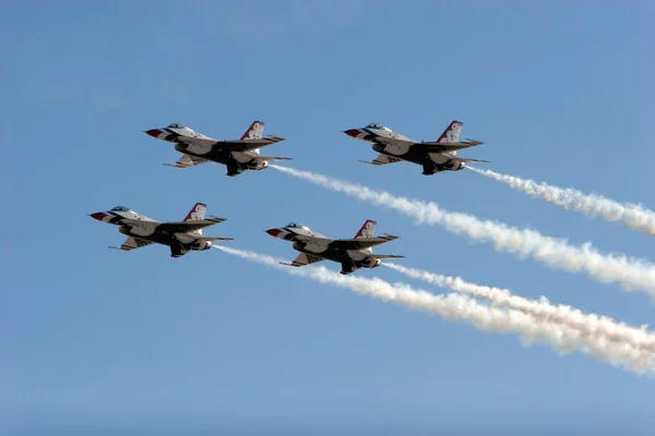 Avions Thunderbird Formation — Photo