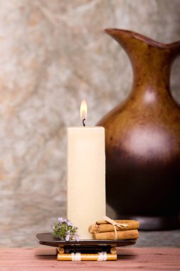 Tarçın çubuklu spa mumu