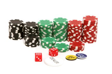 Renkli poker çipleri ve düğmeleri