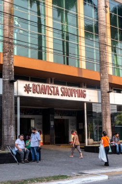 Sao Paulo, Brezilya, 26 Ağustos 2021. Sao Paulo 'nun güneyindeki Boa Vista Alışveriş Merkezi girişinde hareketlilik var.