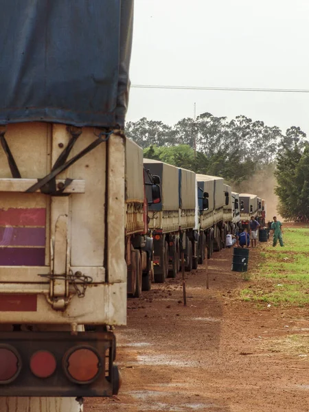 Mato Grosso Brasil Outubro 2004 Caminhão Parado Fila Numa Estrada — Fotografia de Stock