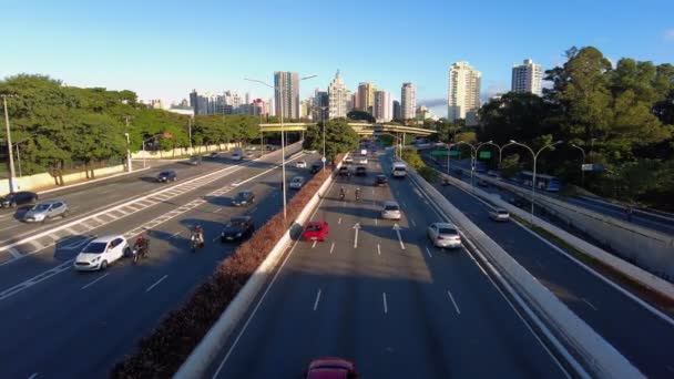 Sao Paulo Brasil Julio 2021 Tráfico Vehículos Avenida Maio Cerca — Vídeo de stock