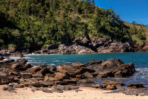 Havsvågor Frans Linje Kollision Rock Stranden Brasilien — Stockfoto