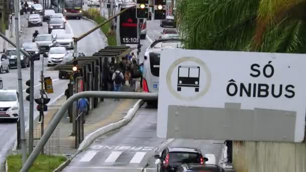 Sao Paulo Brasilien Oktober 2021 Tidsbrist Trafik Med Bussar Bilar — Stockvideo