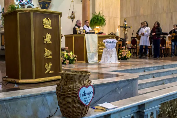 Sao Paulo Brazilië Juni 2016 Trouw Tijdens Katholieke Mis Ter — Stockfoto