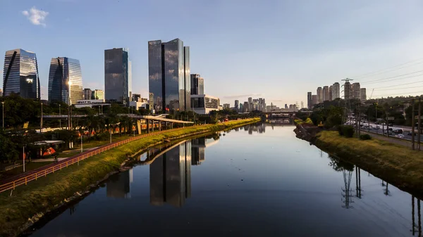 Modernos Edificios Oficinas Río Pinheiros Ciudad Sao Paulo Brasil —  Fotos de Stock