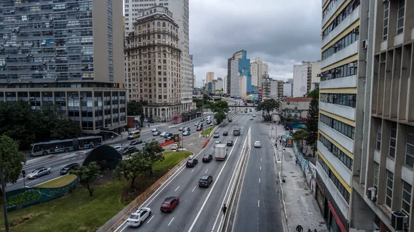 ブラジルのサンパウロ 2021年11月20日 サンパウロ市内中心部のプレスト マイア アベニューへの交通 — ストック写真