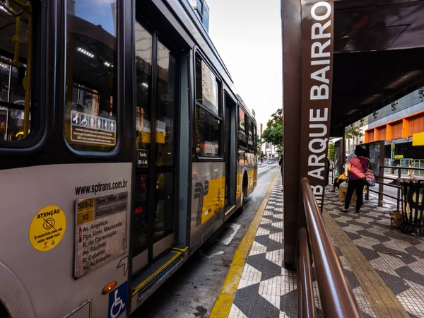 Sao Paulo Brazilië December 2021 Passagiers Verkeersbussen Bushalte Van Consolacao — Stockfoto
