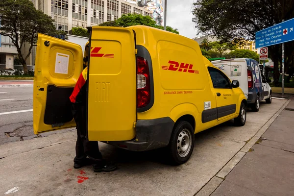 Sao Paulo Brezilya Aralık 2021 Sarı Dhl Kamyonu Sao Paulo — Stok fotoğraf