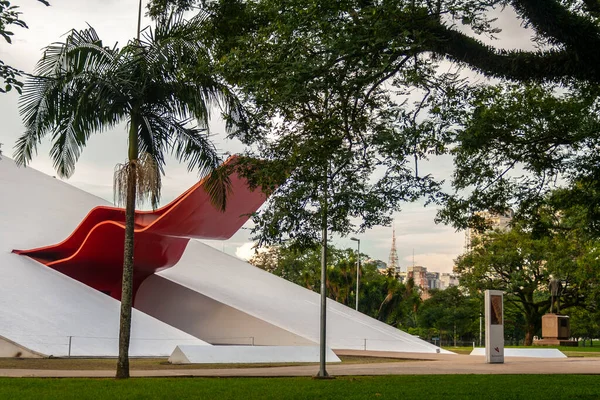 Sao Paulo, Brezilya, 12 Ocak 2010, Ibirapuera Konferans Salonu Cephesi, 2005 yılında açıldı ve mimar Oscar Niemeyer tarafından tasarlandı.