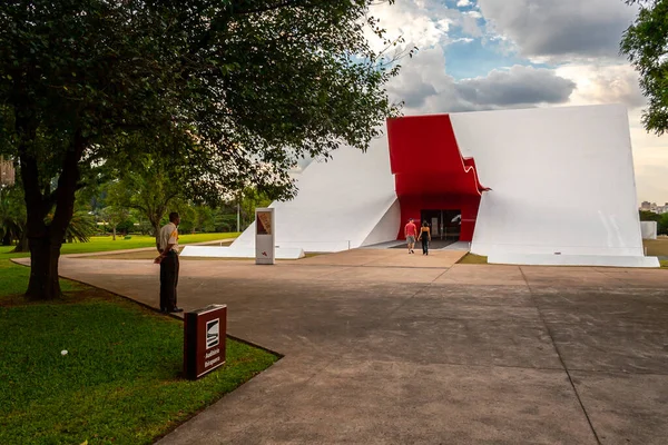 Sao Paulo, Brezilya, 12 Ocak 2010, Ibirapuera Konferans Salonu Cephesi, 2005 yılında açıldı ve mimar Oscar Niemeyer tarafından tasarlandı.