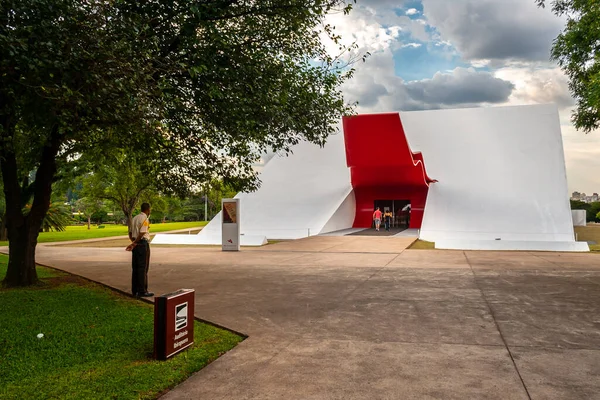 Sao Paulo, Brezilya, 12 Ocak 2010, Ibirapuera Konferans Salonu Cephesi, 2005 yılında açıldı ve mimar Oscar Niemeyer tarafından tasarlandı.