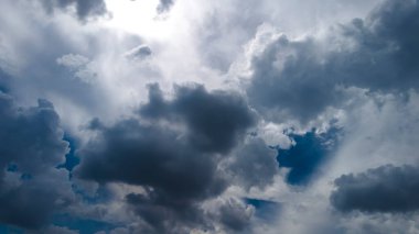 Brezilya 'da mavi gökyüzü olan güzel beyaz bulutların soyut arkaplanı