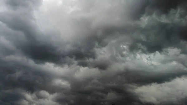 Céu Nuvem Negra Nuvens Cinzentas Escuras Céu Dramático Iluminação Escuro — Fotografia de Stock