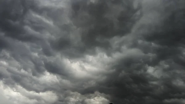 Céu Nuvem Negra Nuvens Cinzentas Escuras Céu Dramático Iluminação Escuro — Fotografia de Stock