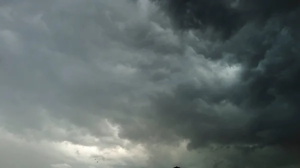 Céu Nuvem Negra Nuvens Cinzentas Escuras Céu Dramático Iluminação Escuro — Fotografia de Stock