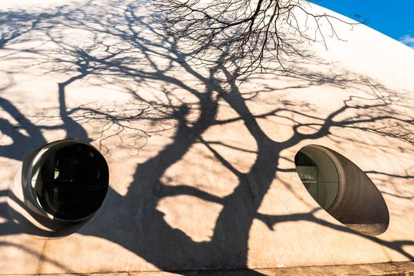 Sao Paulo, Brezilya, 05 Ağustos 2011: Pavilion Valisi Lucas Nogueira Garcez, diğer adıyla Oca, Brezilyalı mimar Oscar Niemeyer tarafından 1954 yılında tasarlanmıştır.