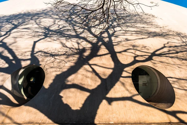 Sao Paulo, Brezilya, 05 Ağustos 2011: Pavilion Valisi Lucas Nogueira Garcez, diğer adıyla Oca, Brezilyalı mimar Oscar Niemeyer tarafından 1954 yılında tasarlanmıştır.