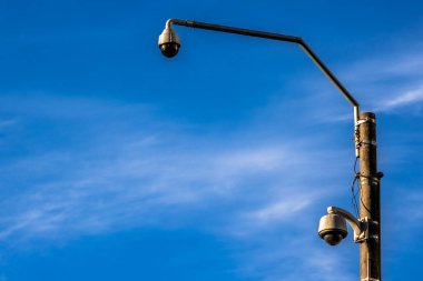 Açık hava güvenlik kamerası, kubbe güvenlik kamerası Sao Paulo, Brezilya şehir merkezinde.