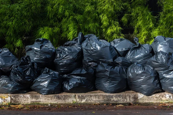 Sacos Lixo Calçada Cidade São Paulo — Fotografia de Stock