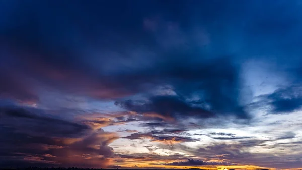 Pôr Sol Dramático Céu Através Nuvens Tempestade Cumulus Timelapse Impressionante — Fotografia de Stock