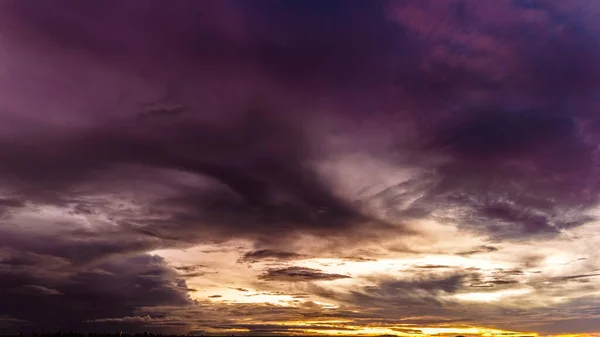 Dramatischer Sonnenuntergang Himmel Durch Kumulus Sturmwolken Zeitraffer Tolle Epische Landschaft — Stockfoto