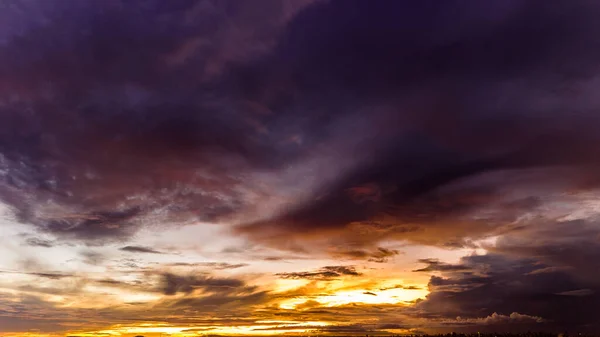 Pôr Sol Dramático Céu Através Nuvens Tempestade Cumulus Timelapse Impressionante — Fotografia de Stock