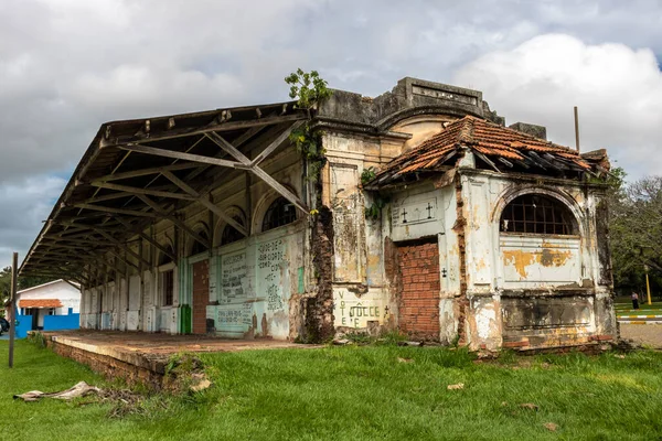 Avare, Sao Paulo, Brezilya, 31 Mart 2022. Avare tren istasyonunun cephesi, Sao Paulo eyaleti Avare şehrindeki belediye binasının haczinden sonra mühürlendi.