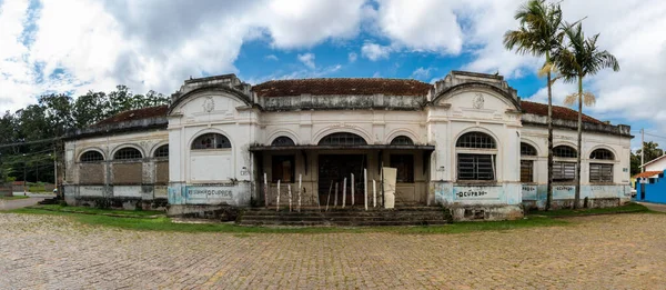 Avare, Sao Paulo, Brezilya, 31 Mart 2022. Avare tren istasyonunun cephesi, Sao Paulo eyaleti Avare şehrindeki belediye binasının haczinden sonra mühürlendi.