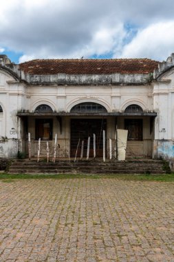Avare, Sao Paulo, Brezilya, 31 Mart 2022. Avare tren istasyonunun cephesi, Sao Paulo eyaleti Avare şehrindeki belediye binasının haczinden sonra mühürlendi.