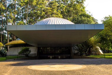 Sao Paulo, Brezilya, Aralık 04, 2013. Ibirapuera Parkı 'ndaki Gökevi Aristo Orsini cephesi. 1957 'de açıldı.