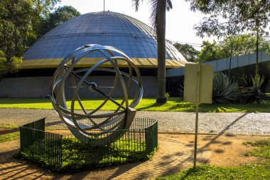 Sao Paulo, Brezilya, Aralık 04, 2013. Ibirapuera Parkı 'ndaki Gökevi Aristo Orsini cephesi. 1957 'de açıldı.