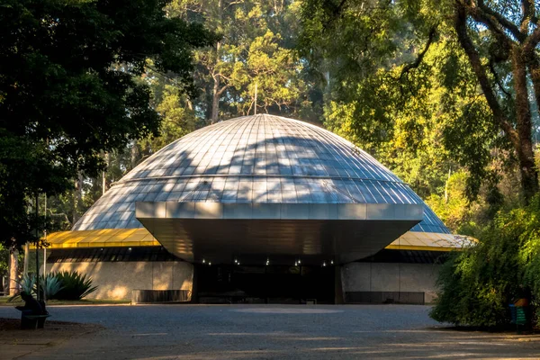 Sao Paulo, Brezilya, 25 Haziran 2018. Planetarium Aristo Orsini Ibirapuera Park cephe. 1957 yılında açıldı
