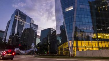 Sao Paulo, Brezilya, 27 Kasım 2021. Sao Paulo şehrinde, Faria Lima Bulvarı 'ndaki modern ofis binaları.