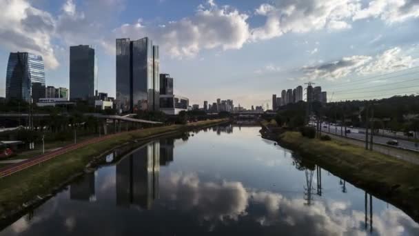Tempo Limite Edifícios Escritórios Modernos Rio Pinheiros Cidade São Paulo — Vídeo de Stock