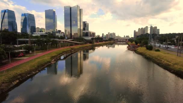 Edifícios Escritórios Modernos Rio Pinheiros Cidade São Paulo Brasil — Vídeo de Stock