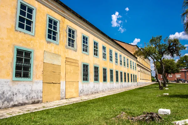 Itu, Sao Paulo, Brezilya, Mart 09, 2022. Kültür merkezi Sao Luiz 'in cephesi, Itu şehir merkezi. Portekizce tabelada 