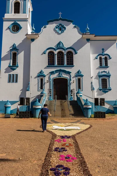 マリア サンパウロ ブラジル 2022年6月16日 コーパスクリスティを記念するおがくずマット 背景にサンパウロ弁当大聖堂 マリリア市 — ストック写真
