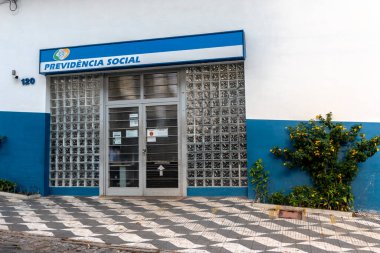 Sao Paulo, Brezilya, 26 Ağustos 2021. Sao Paulo 'nun güneyindeki Santo Amaro mahallesindeki INSS Ajansı cephesinin görüntüsü